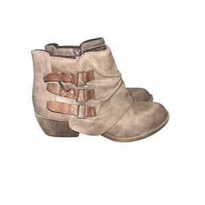 Women’s POP Passion Taupe Ankle Boots. Size 8.5